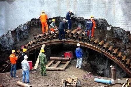 四川隧道钢花管支护案例